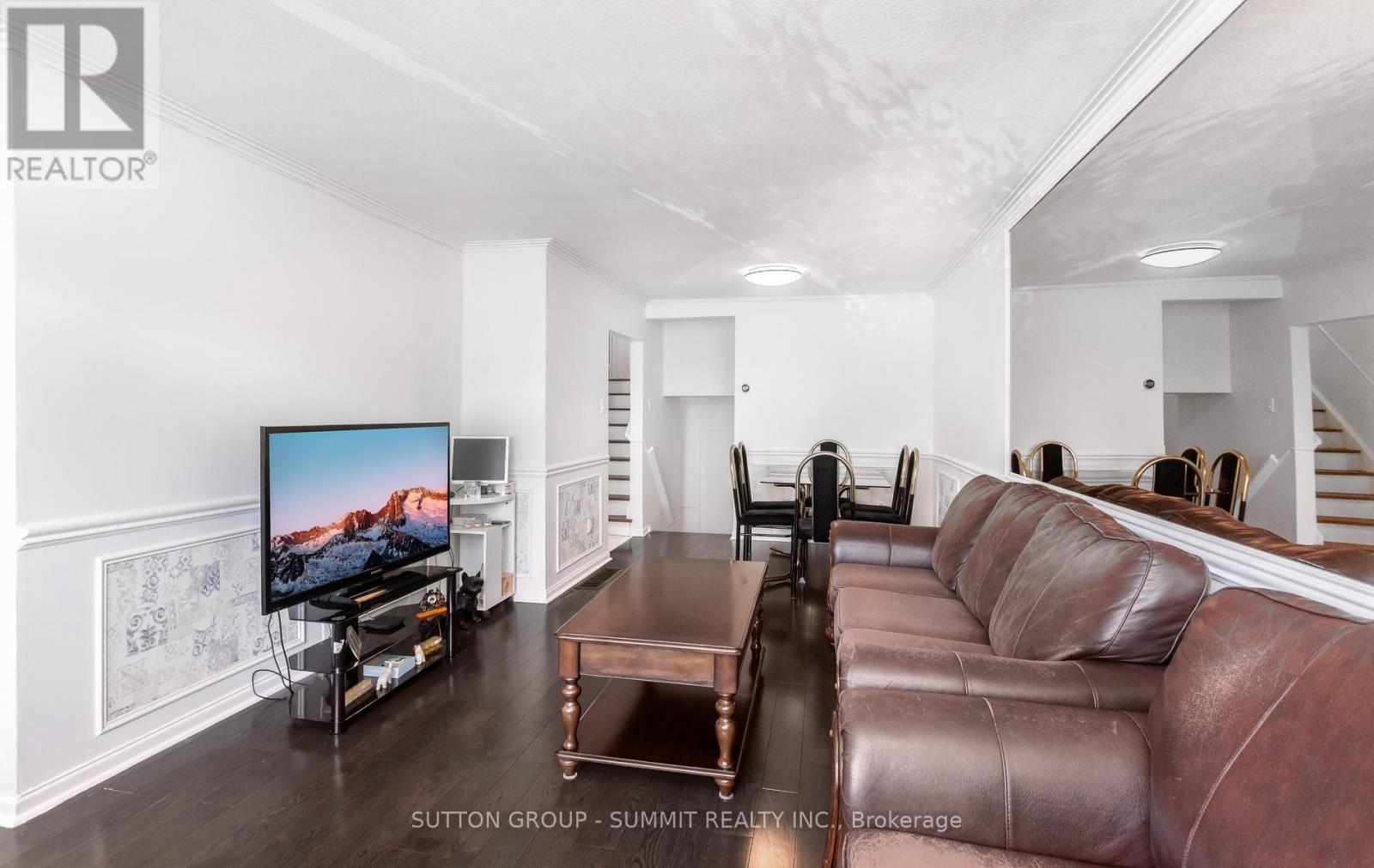 109 ELNATHAN CRESCENT - 12