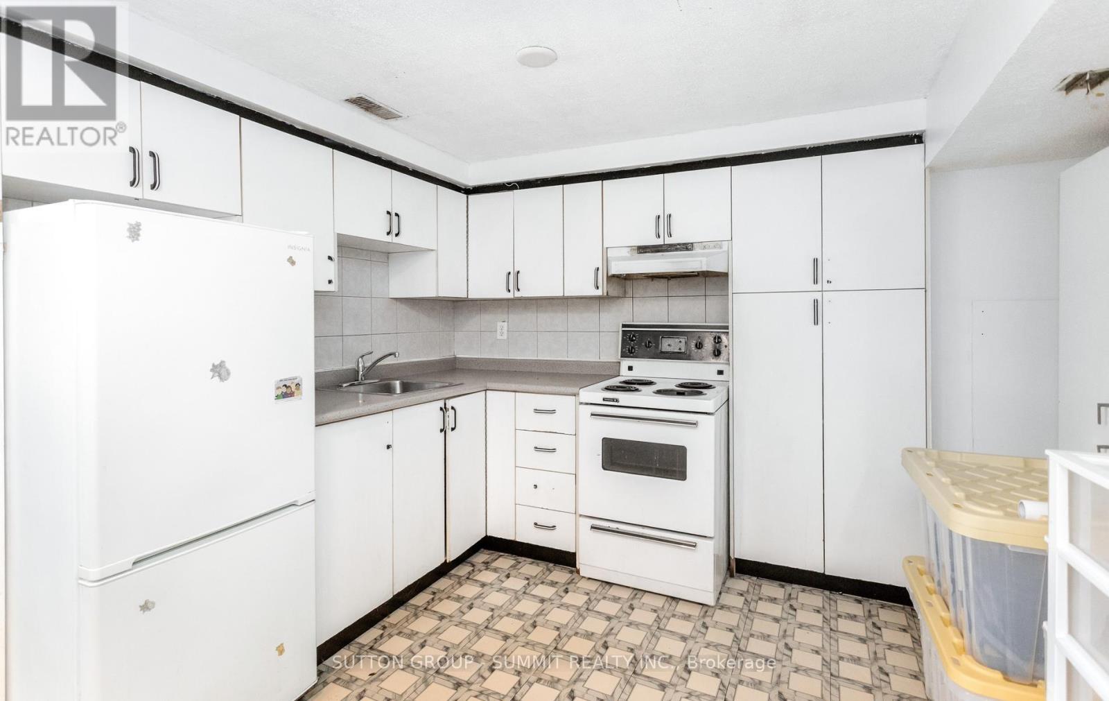 109 ELNATHAN CRESCENT - 43