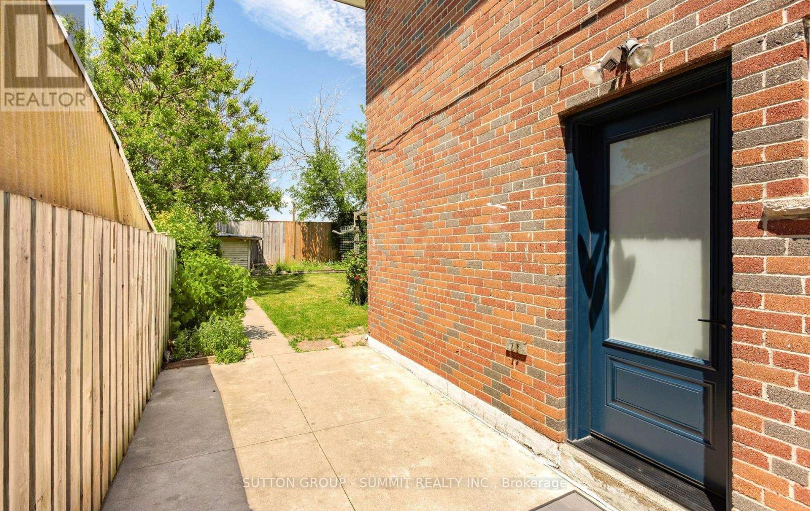 109 ELNATHAN CRESCENT - 46
