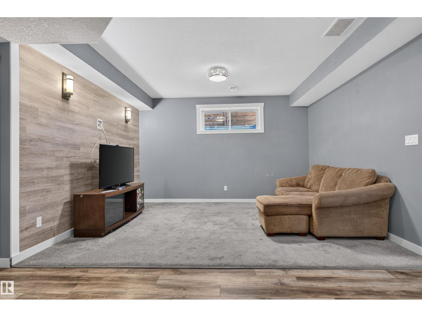 704 39 ST SW - 62