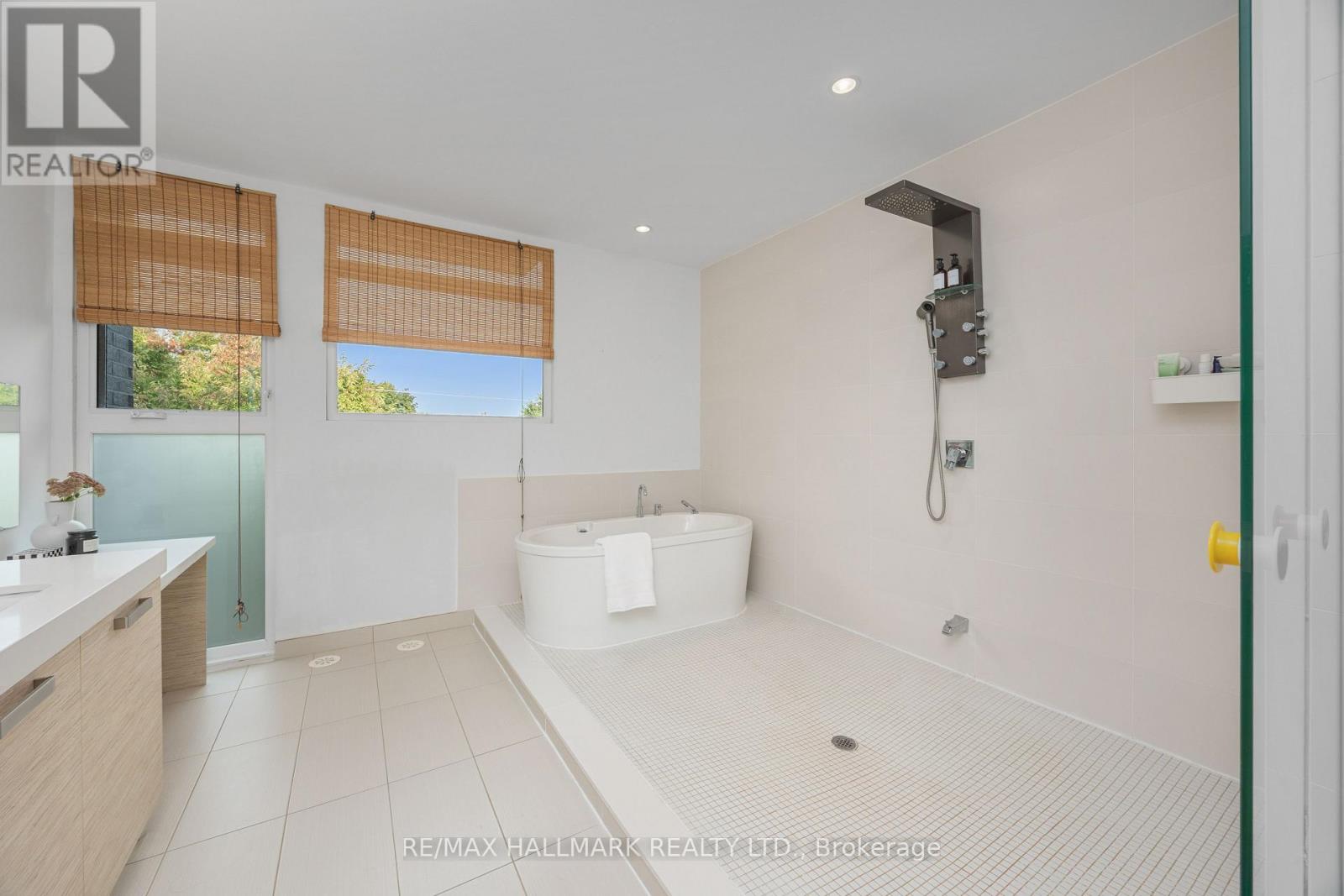 68 BOULTON AVENUE - 17