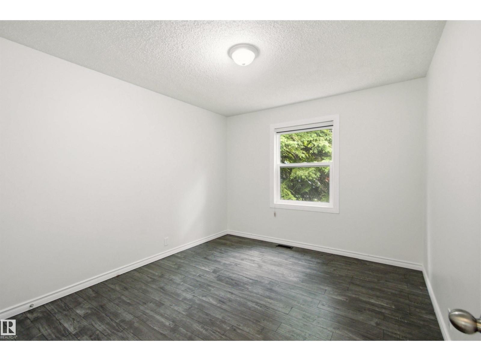 6420 105 ST NW - 12