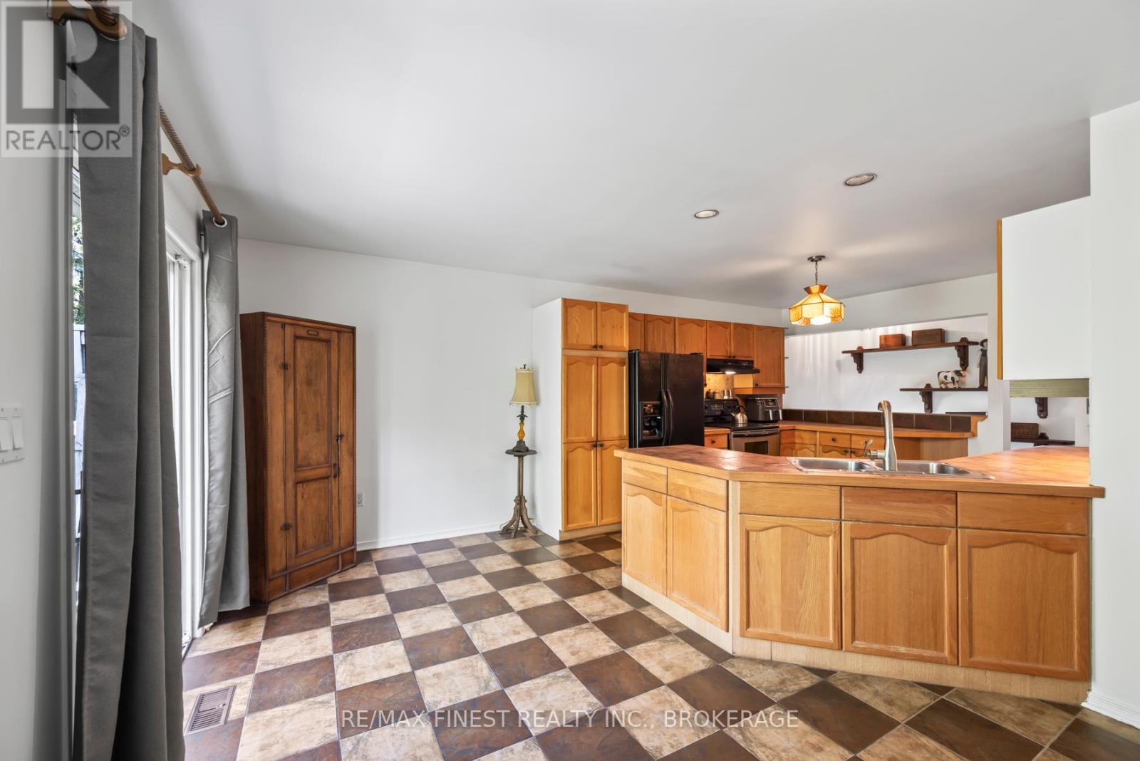 941 MALVERN TERRACE - 28
