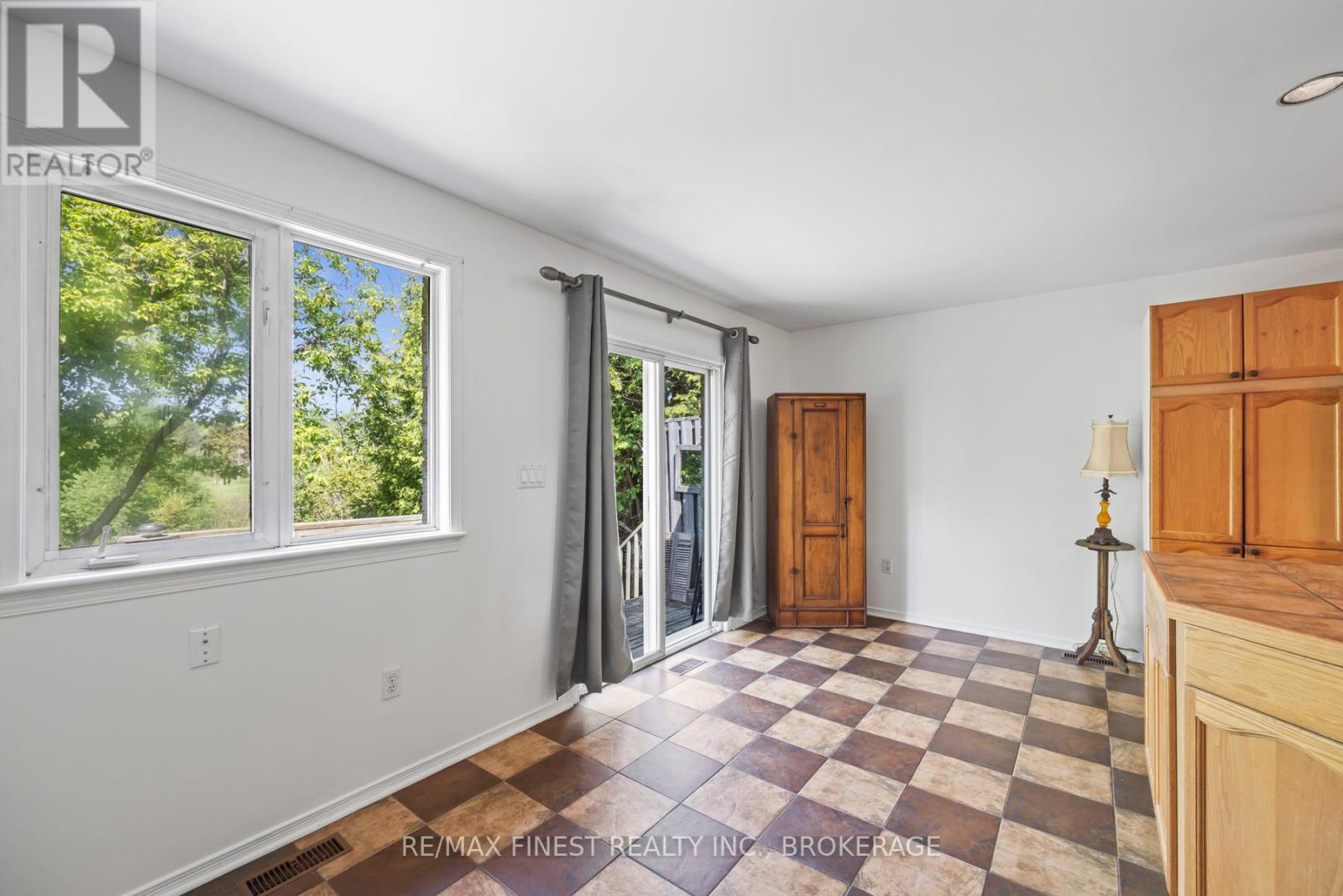 941 MALVERN TERRACE - 27
