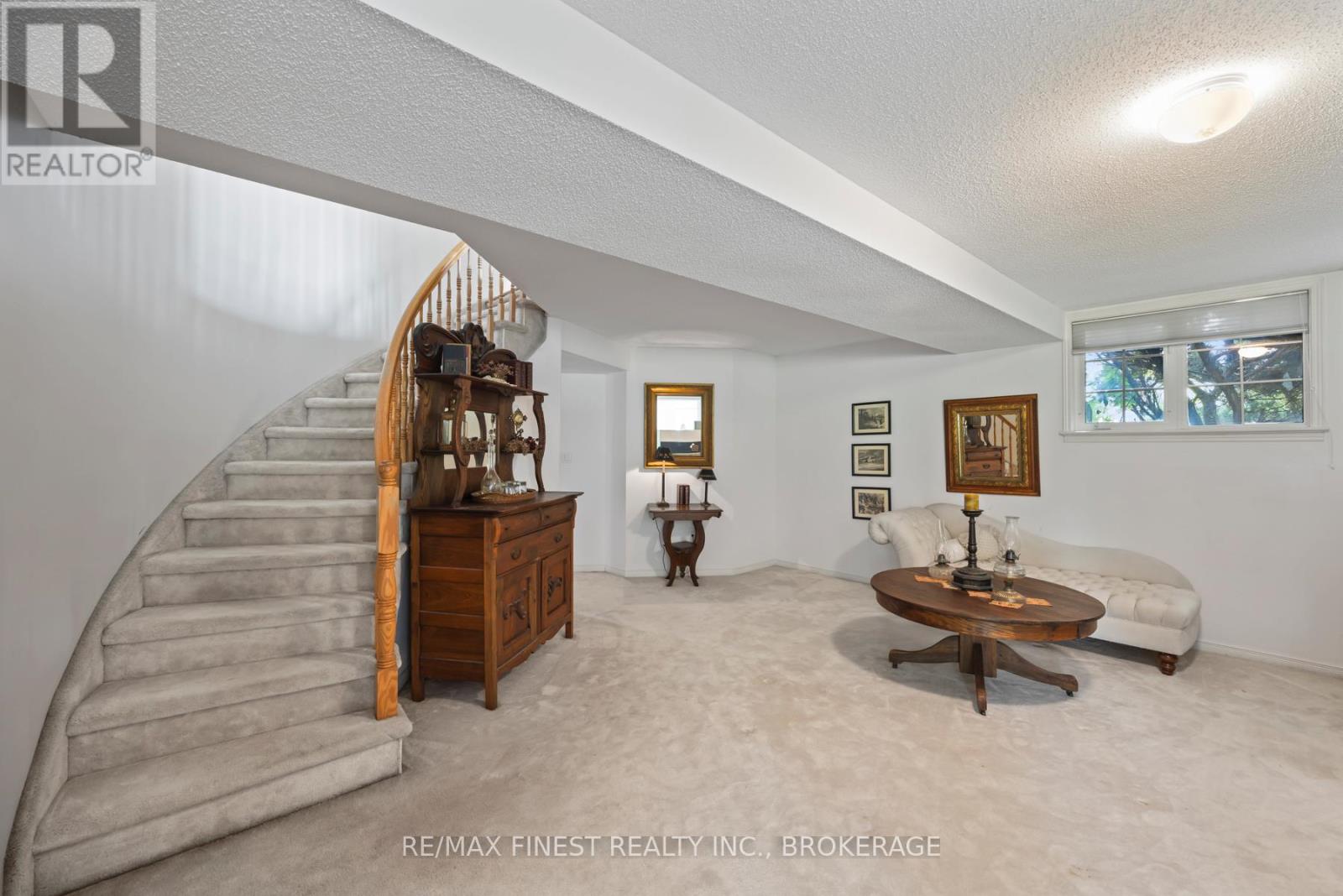 941 MALVERN TERRACE - 32