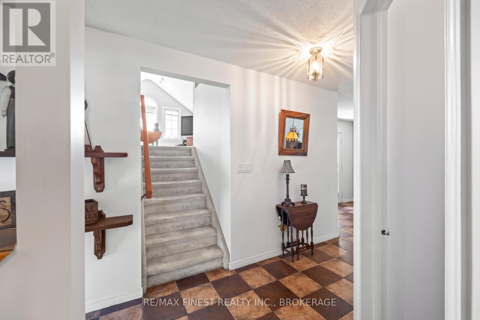 941 MALVERN TERRACE - 29