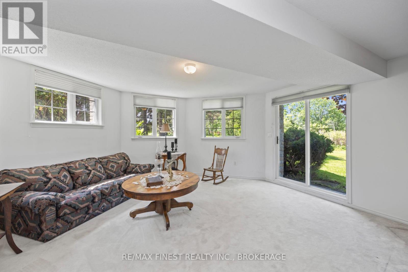 941 MALVERN TERRACE - 36