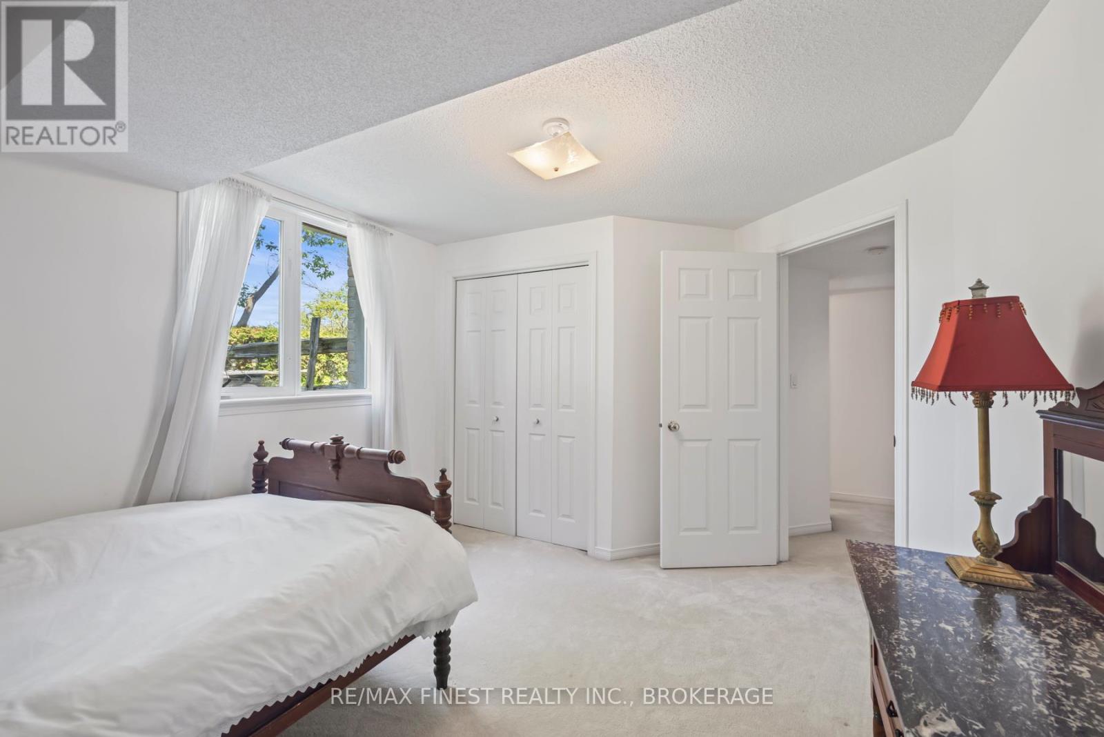 941 MALVERN TERRACE - 40