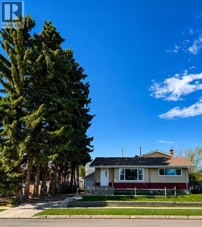 4606 50 Avenue - 1