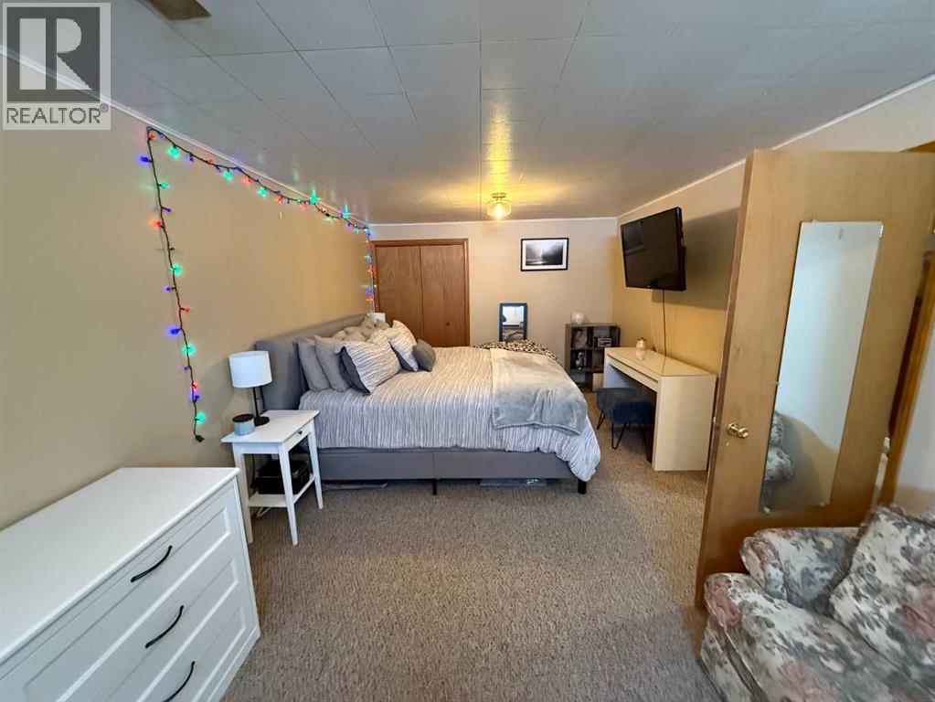 4606 50 Avenue - 23