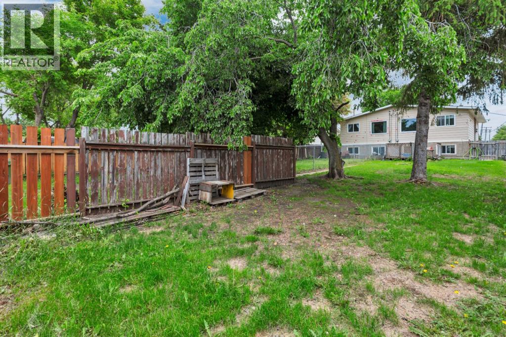 5950 & 5948 63 Street — photo 39