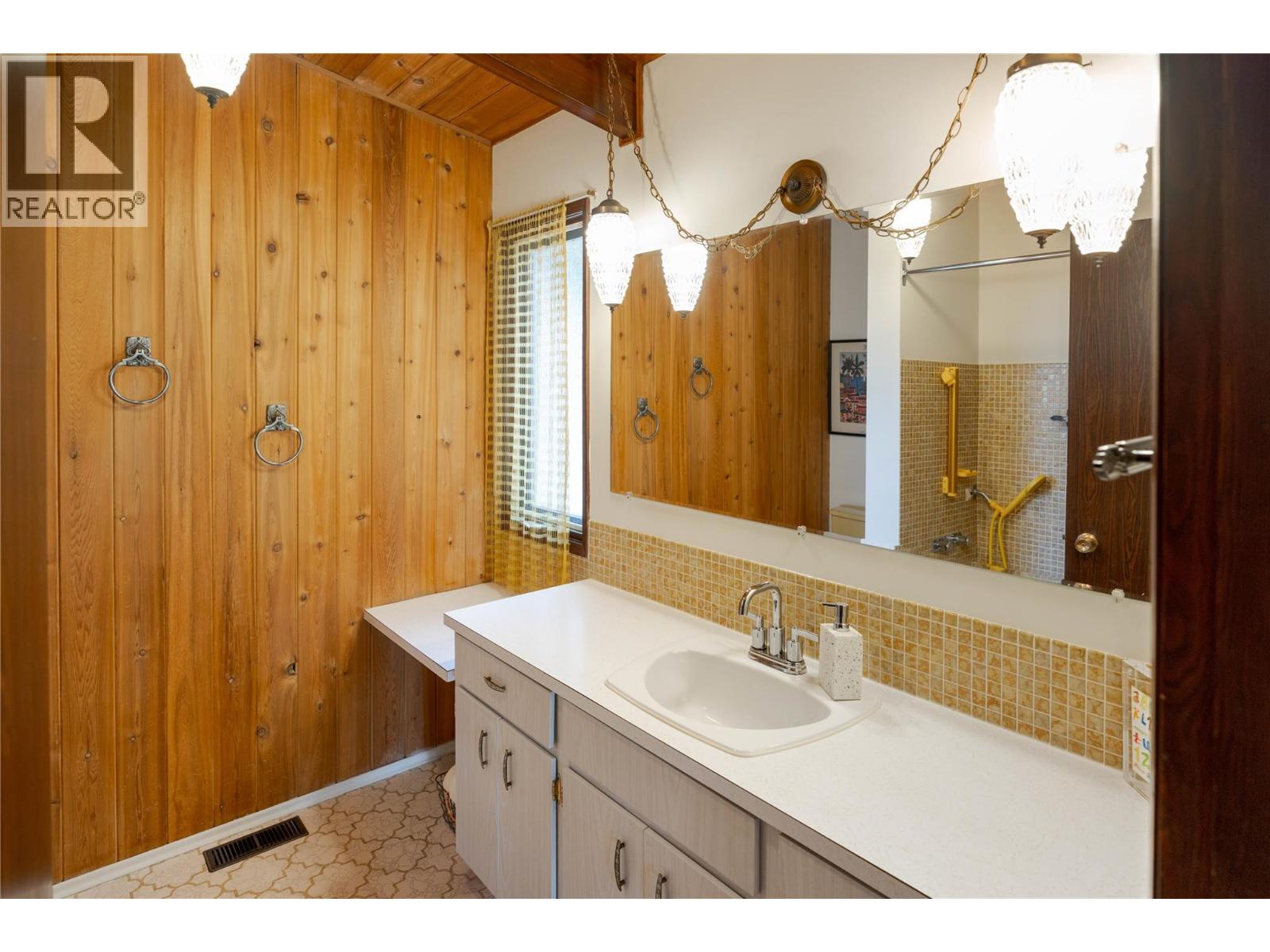 489 Okaview Road, Kelowna