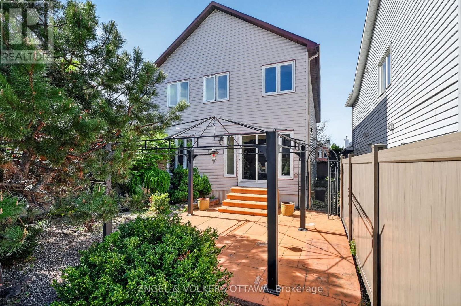 6592 WINDSONG AVENUE - 33