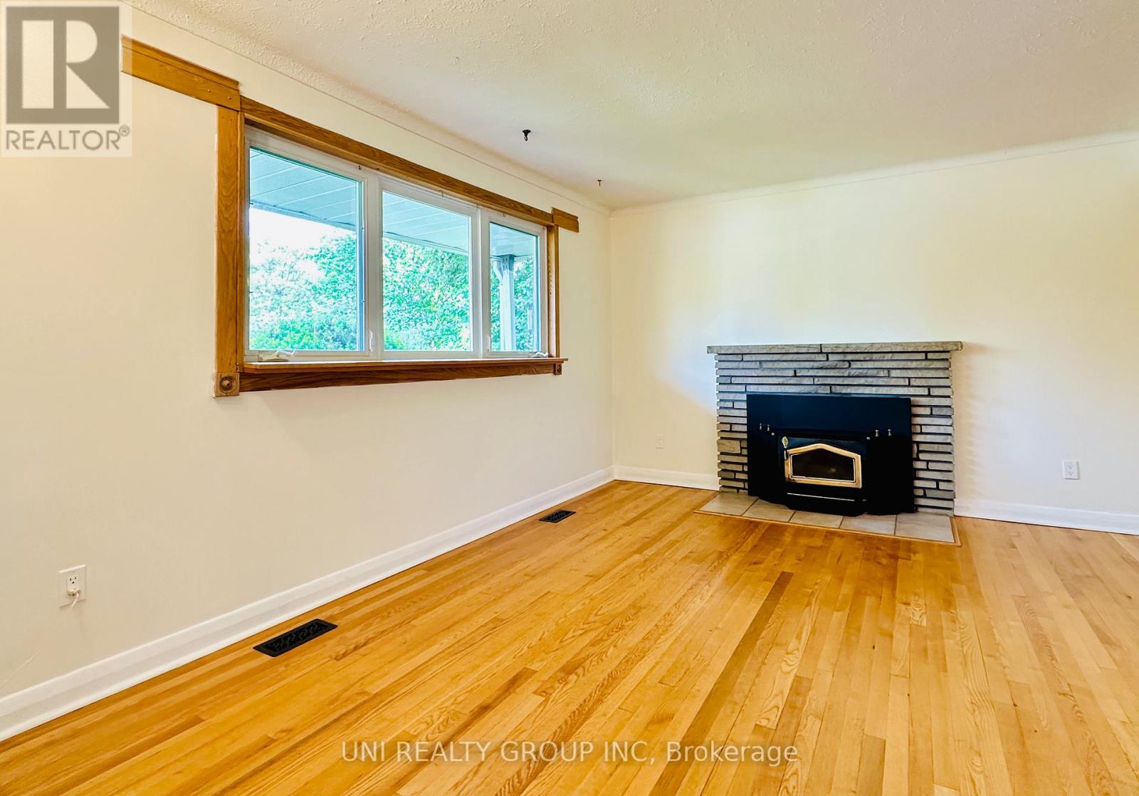 77 MEADOWLANDS DRIVE - 12
