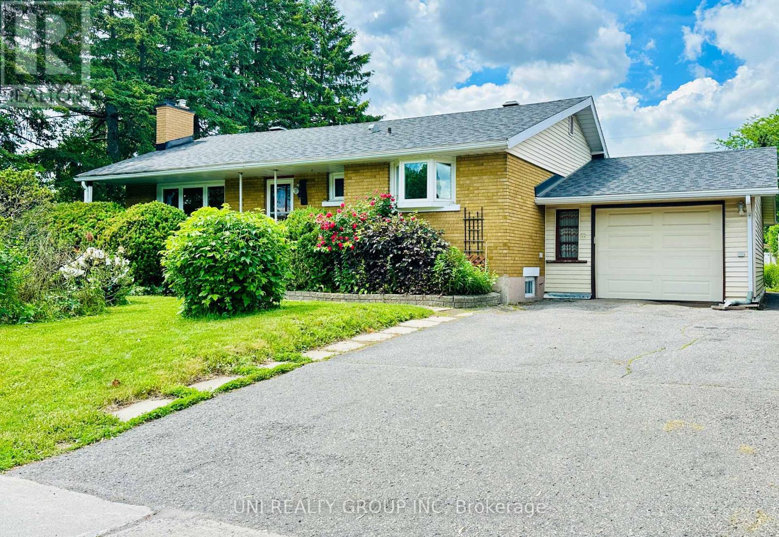 77 MEADOWLANDS DRIVE - 2