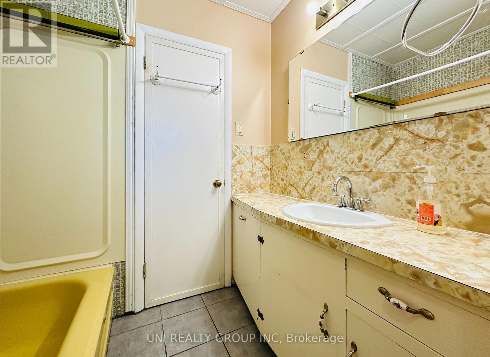 77 MEADOWLANDS DRIVE - 26