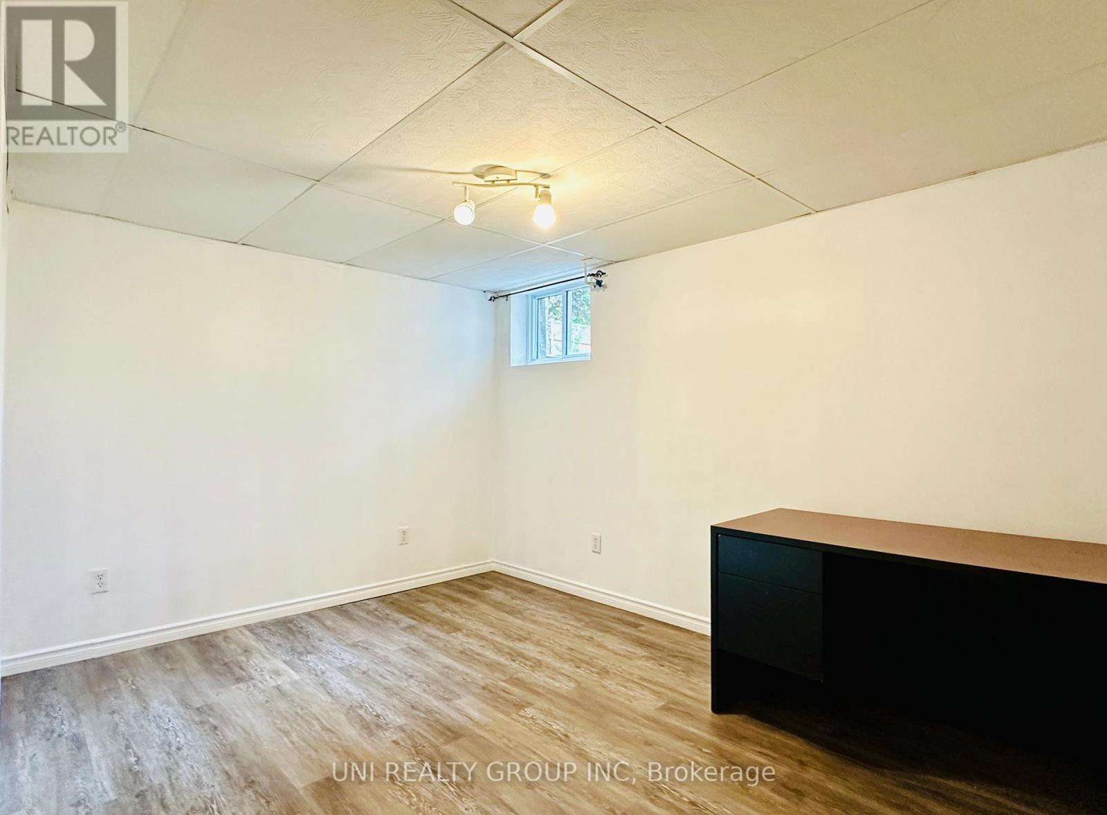 77 MEADOWLANDS DRIVE - 42