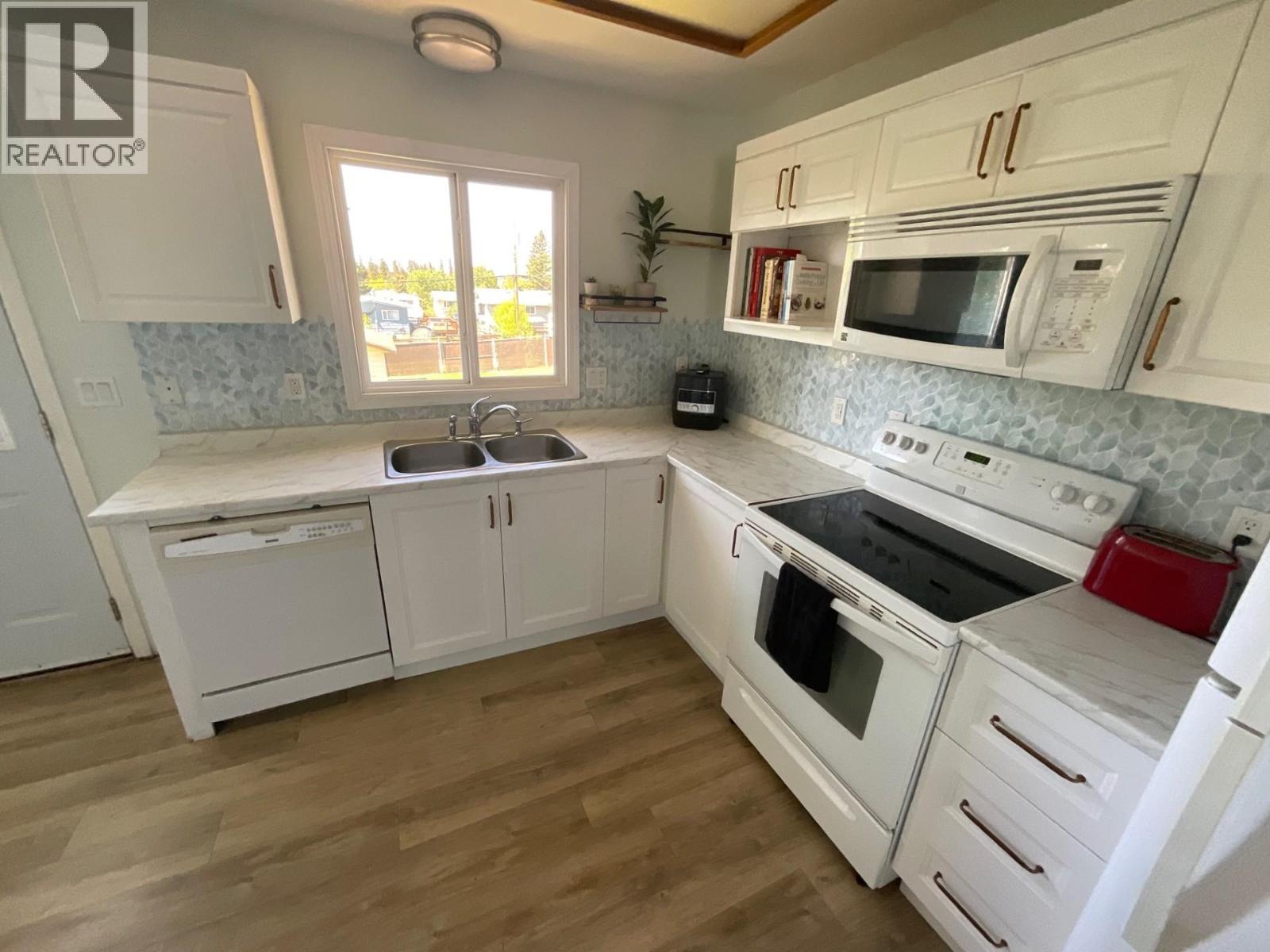 8812 87 STREET - 15