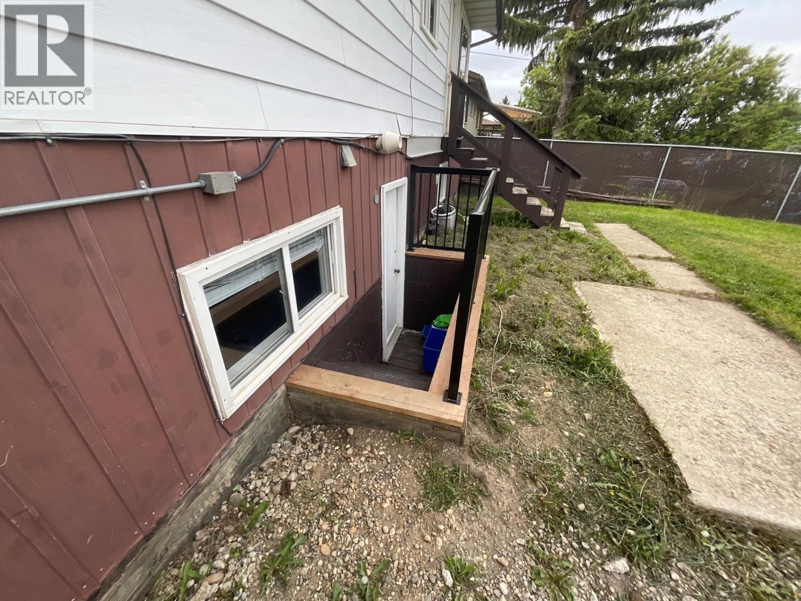 8812 87 STREET - 32