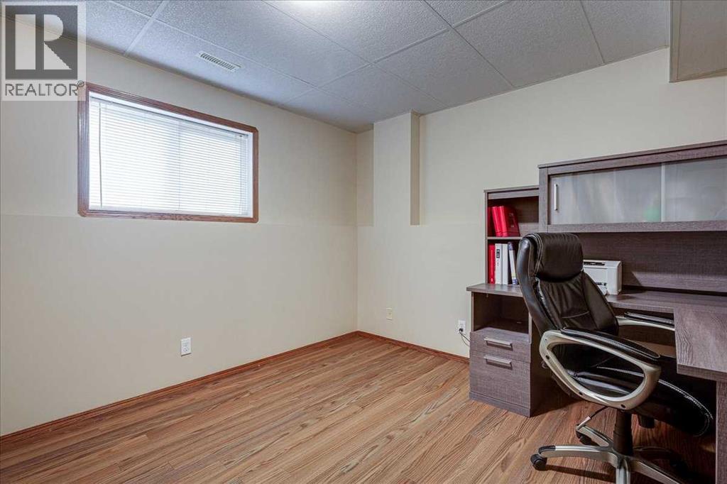 348 Lancaster Drive — photo 32