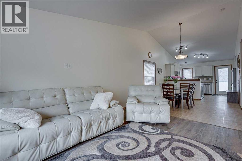 348 Lancaster Drive — photo 9