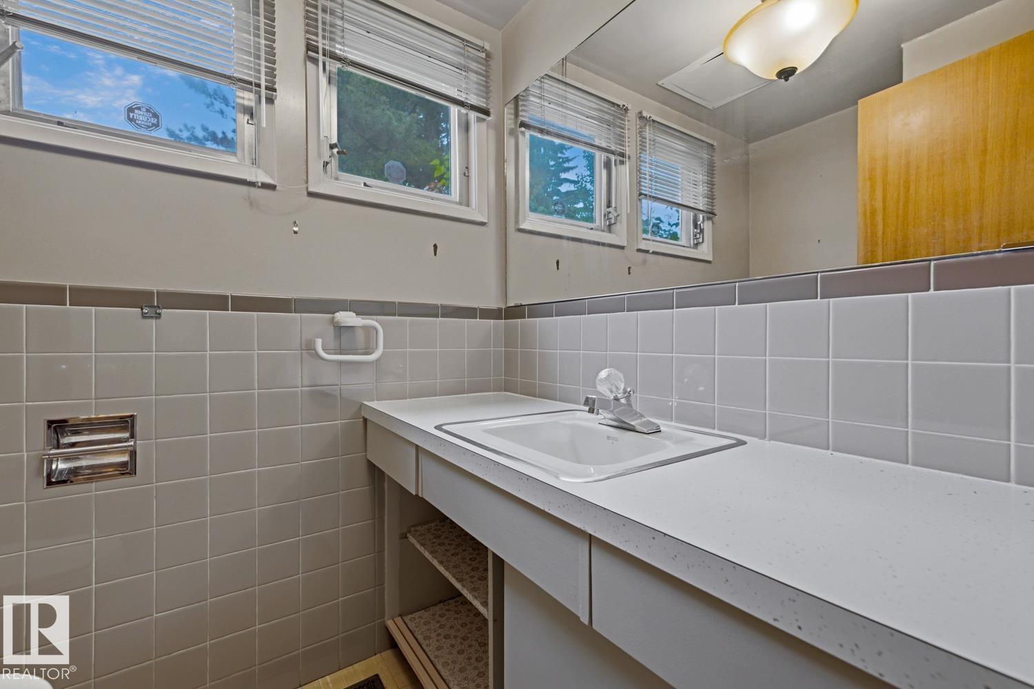 7508 139 ST NW - 22