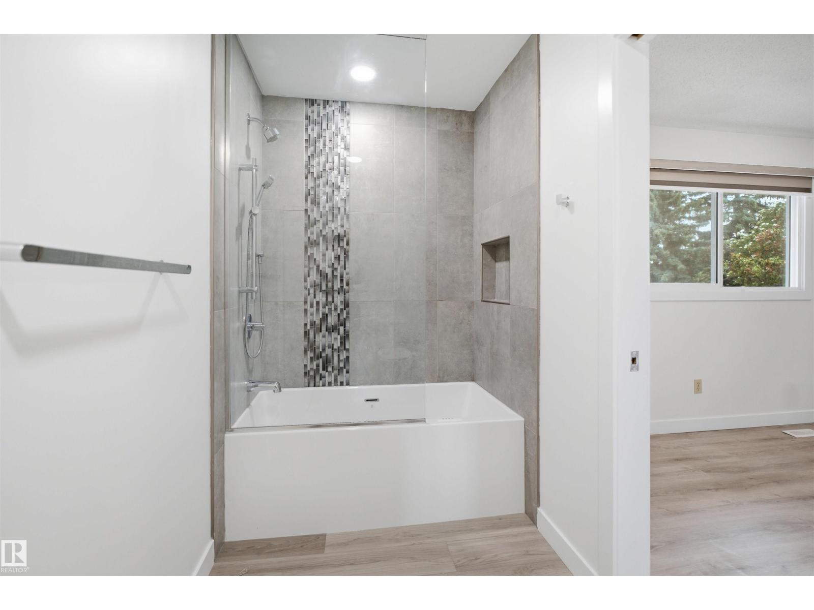 3548 20 Ave NW — photo 30