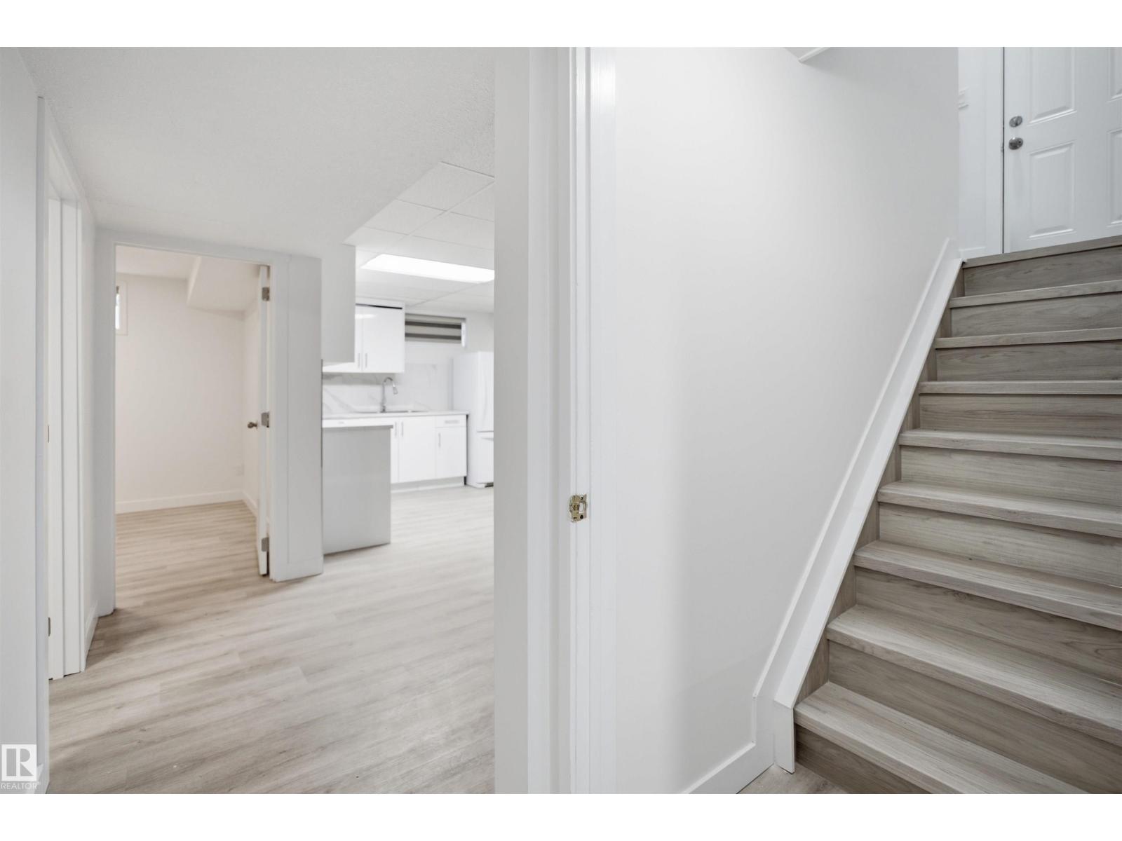 3548 20 Ave NW — photo 33