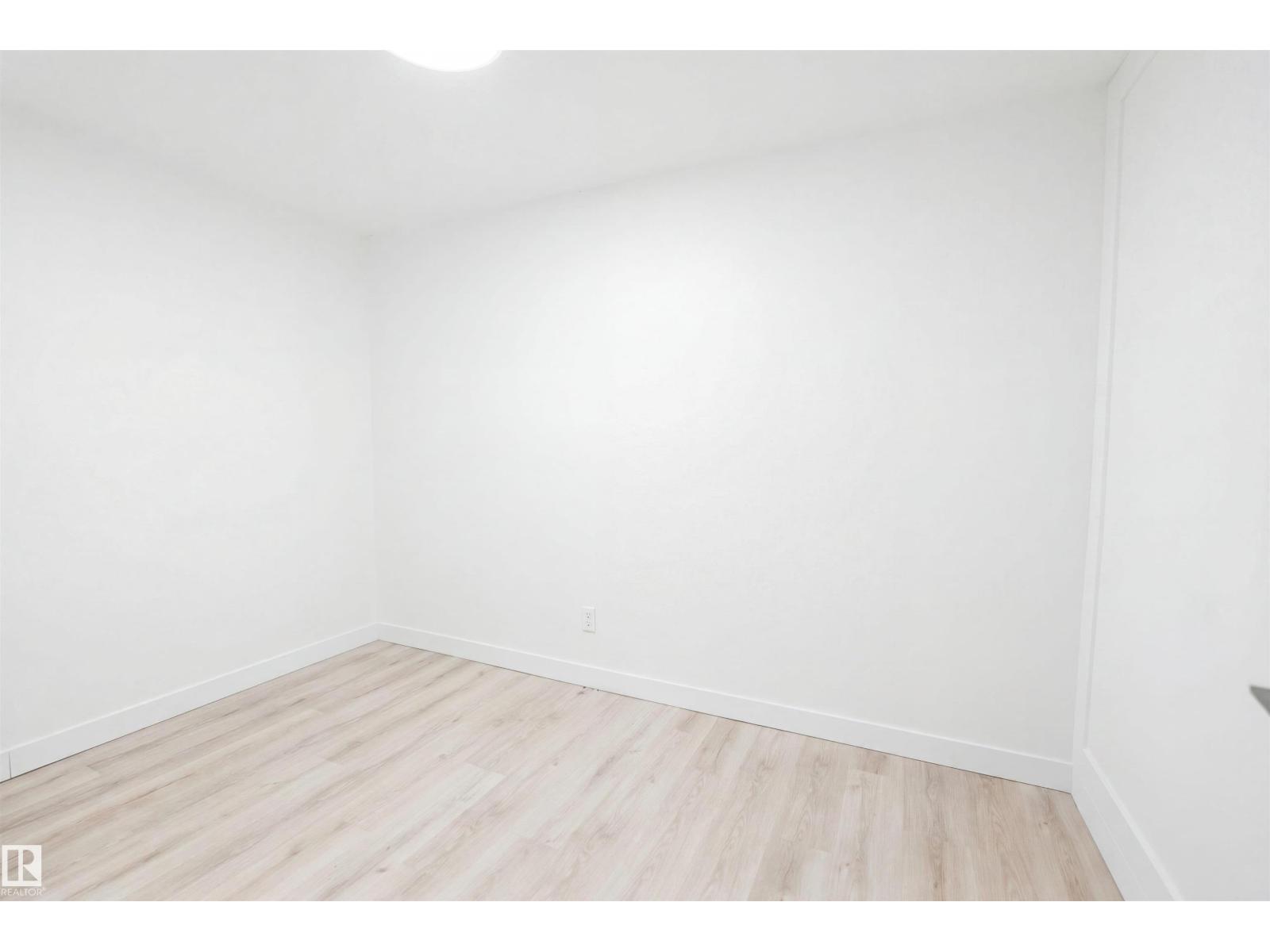3548 20 Ave NW — photo 38