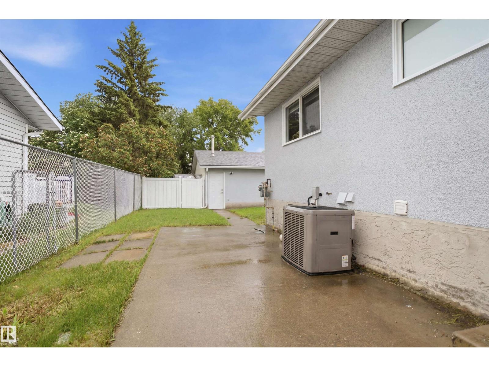 3548 20 Ave NW — photo 46