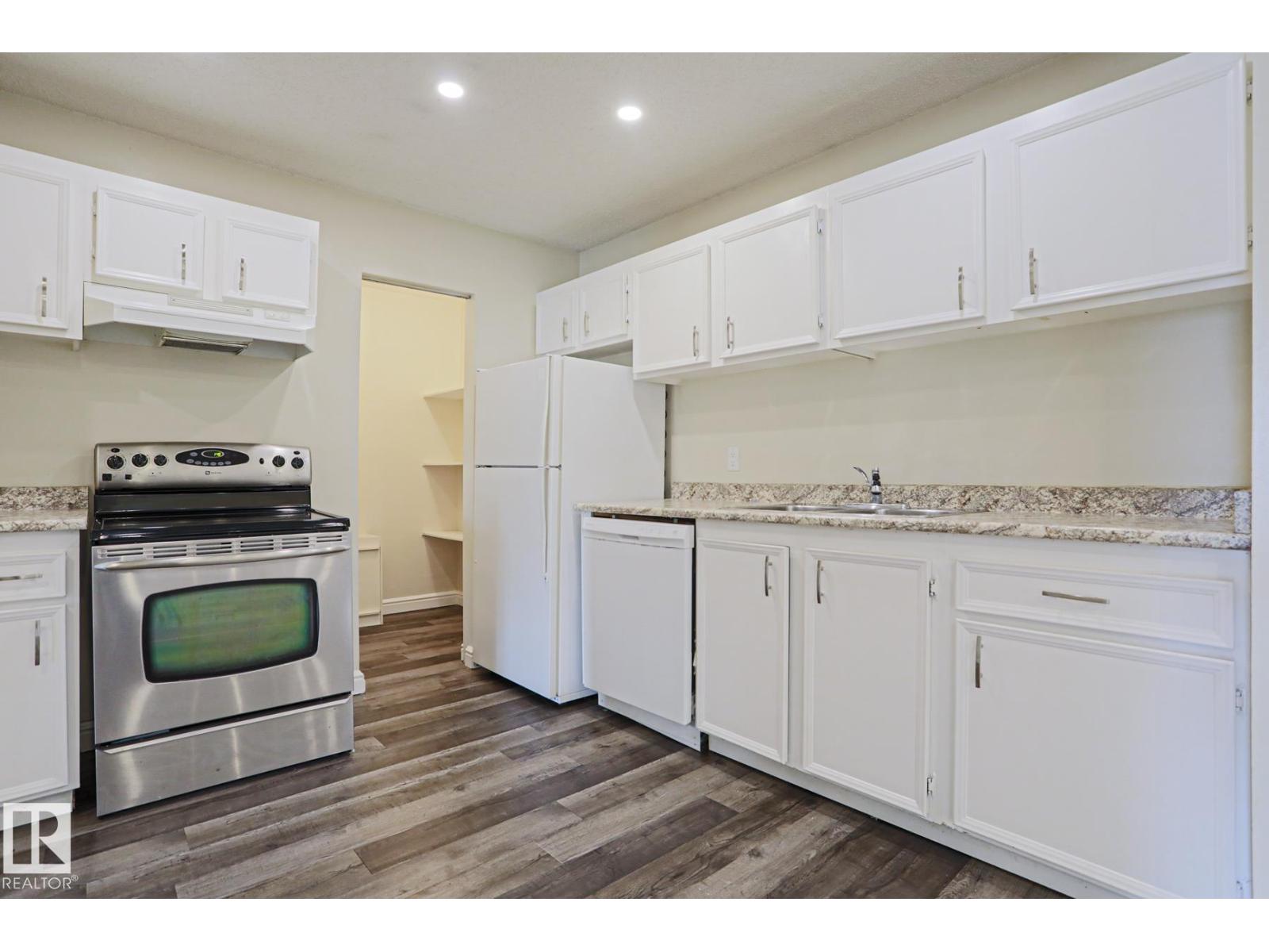 #86 2703 79 ST NW - 10