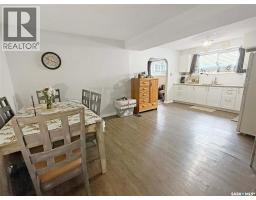 Enclosed porch - 271 14th Avenue Ne, Swift Current, SK S9H2W8 Photo 13