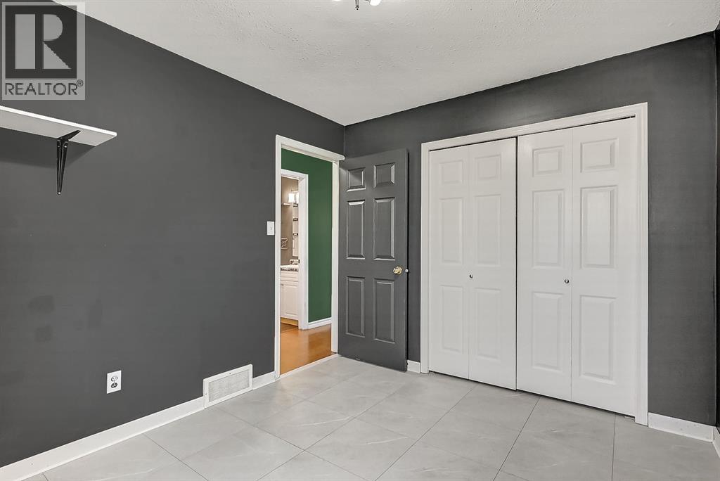 Upper bedroom