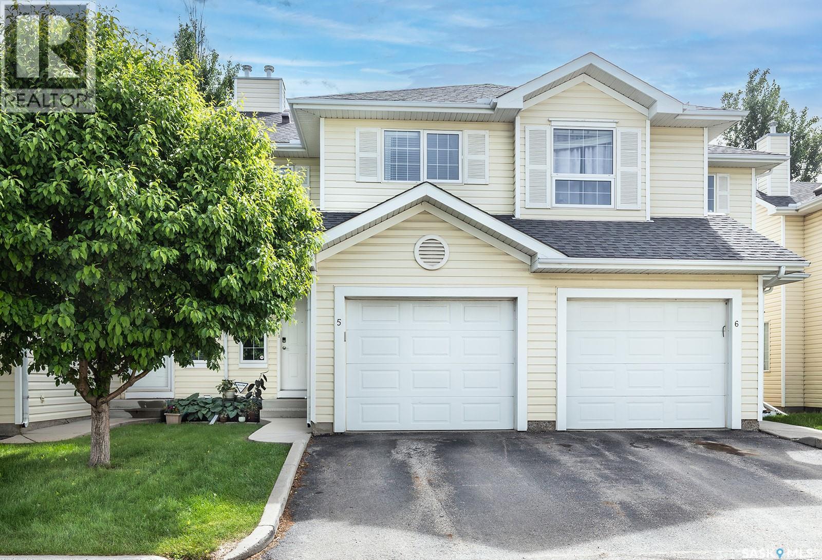#5 111 Fairbrother CRESCENT - 1