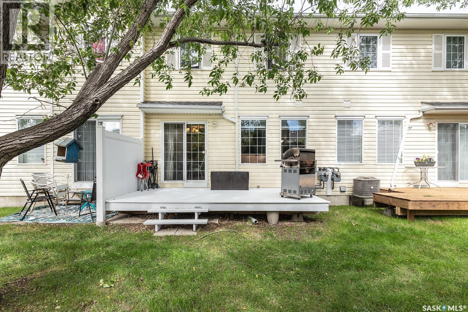 #5 111 Fairbrother CRESCENT - 30
