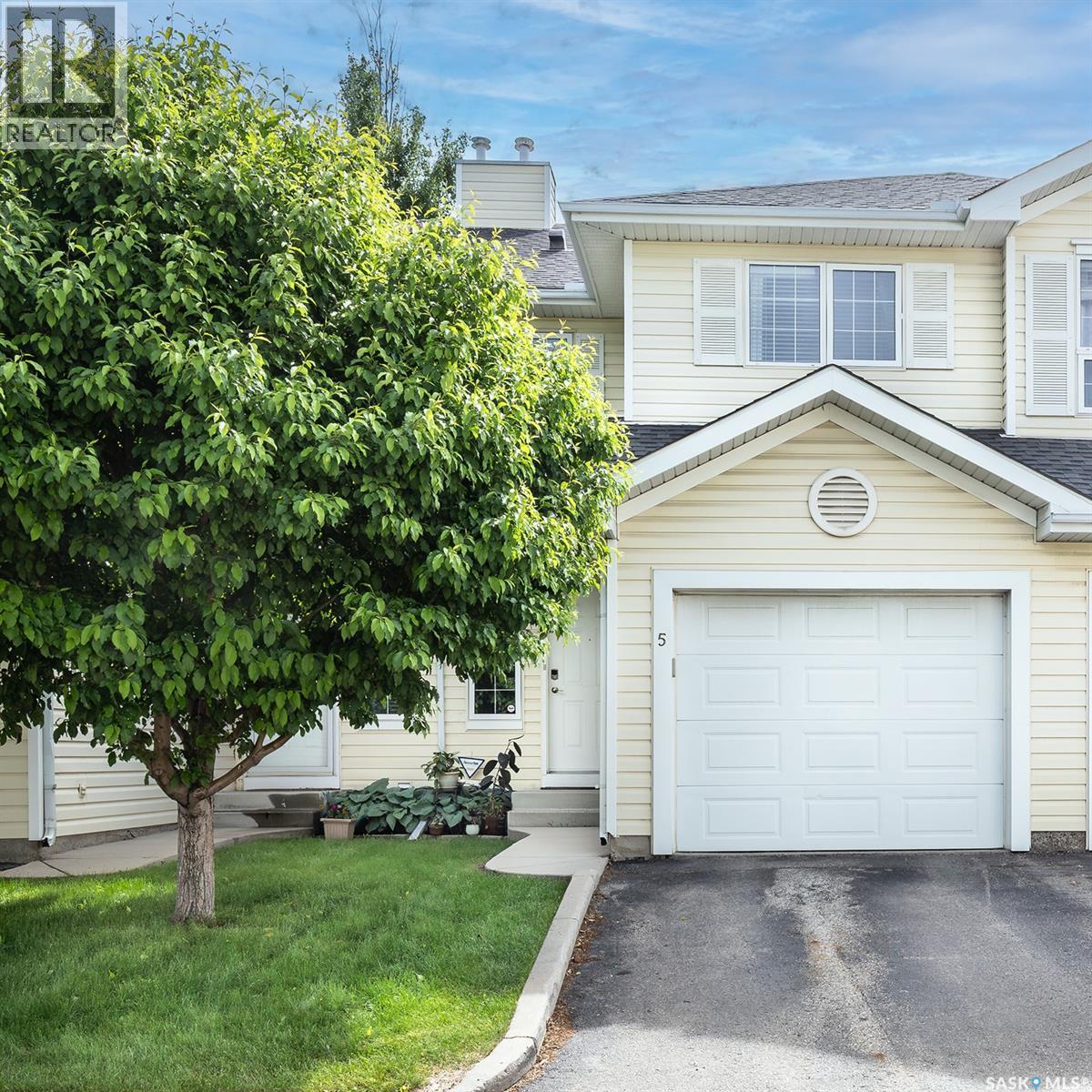 #5 111 Fairbrother CRESCENT - 2