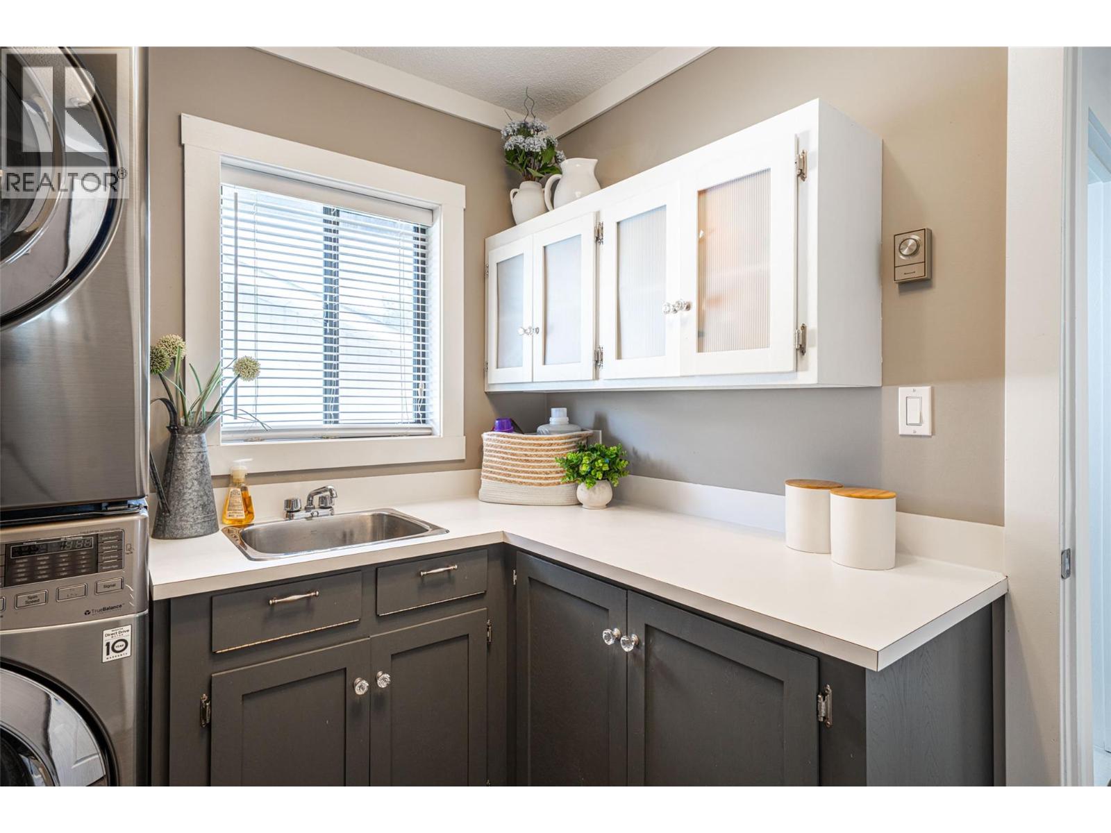1204 42 Avenue - 43