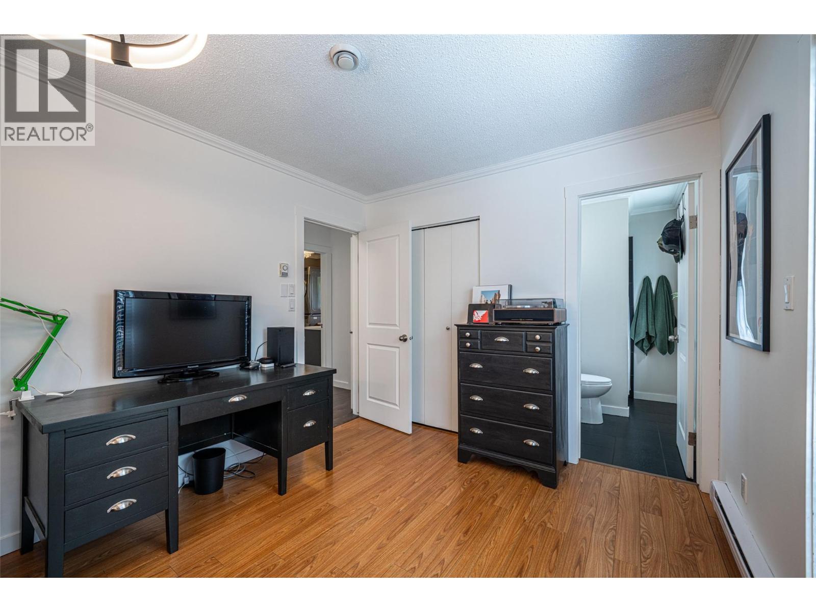 1204 42 Avenue - 45