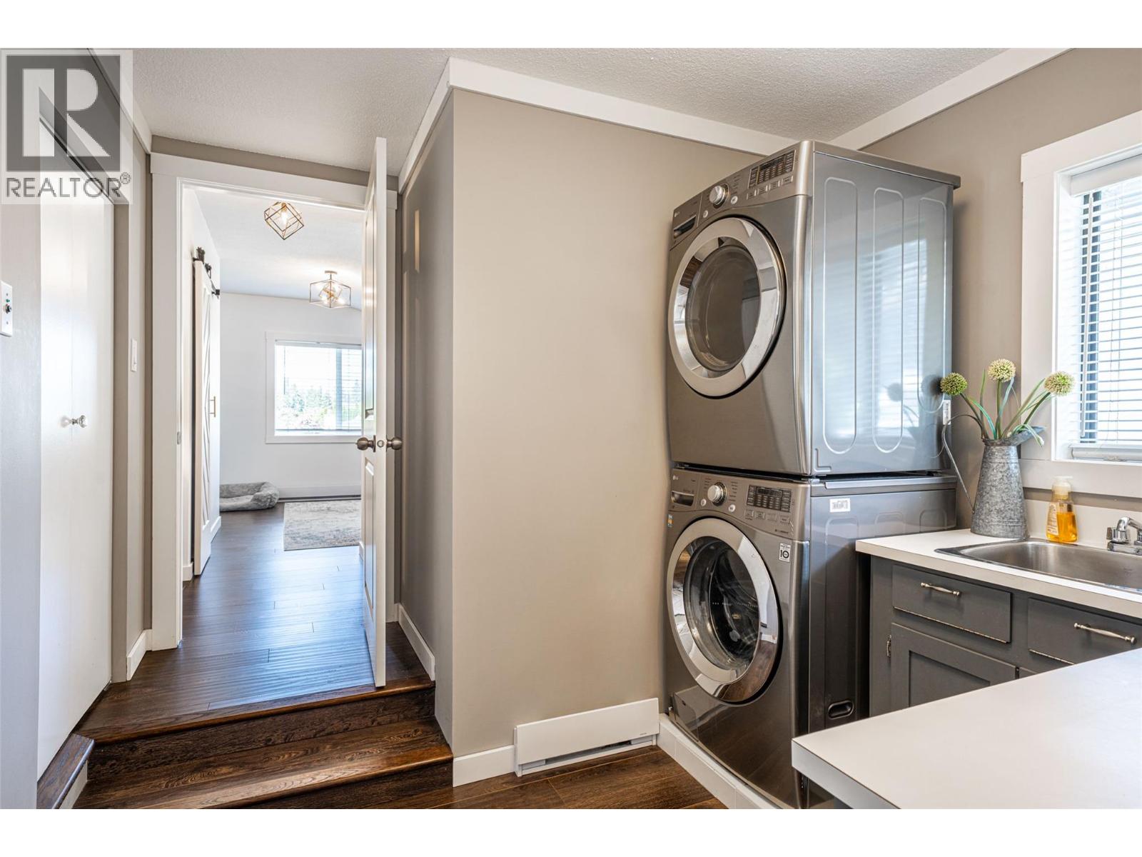 1204 42 Avenue - 42