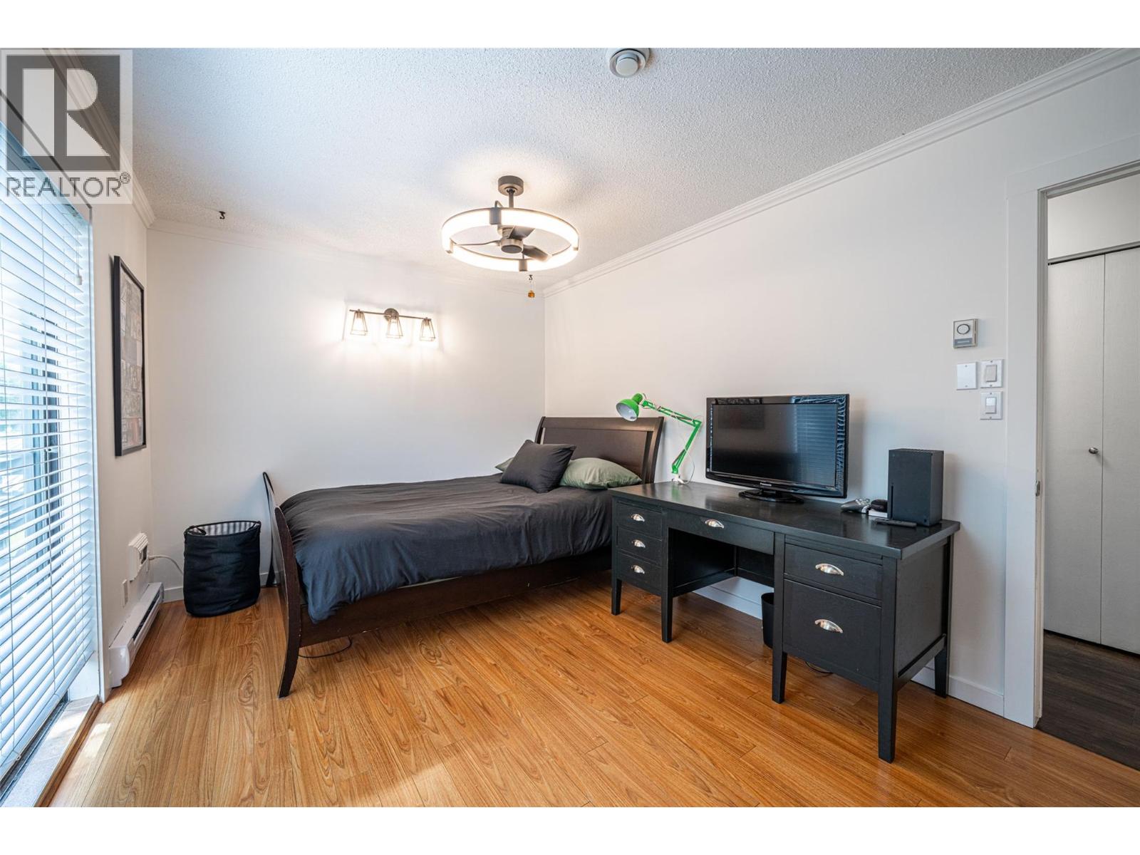 1204 42 Avenue - 44