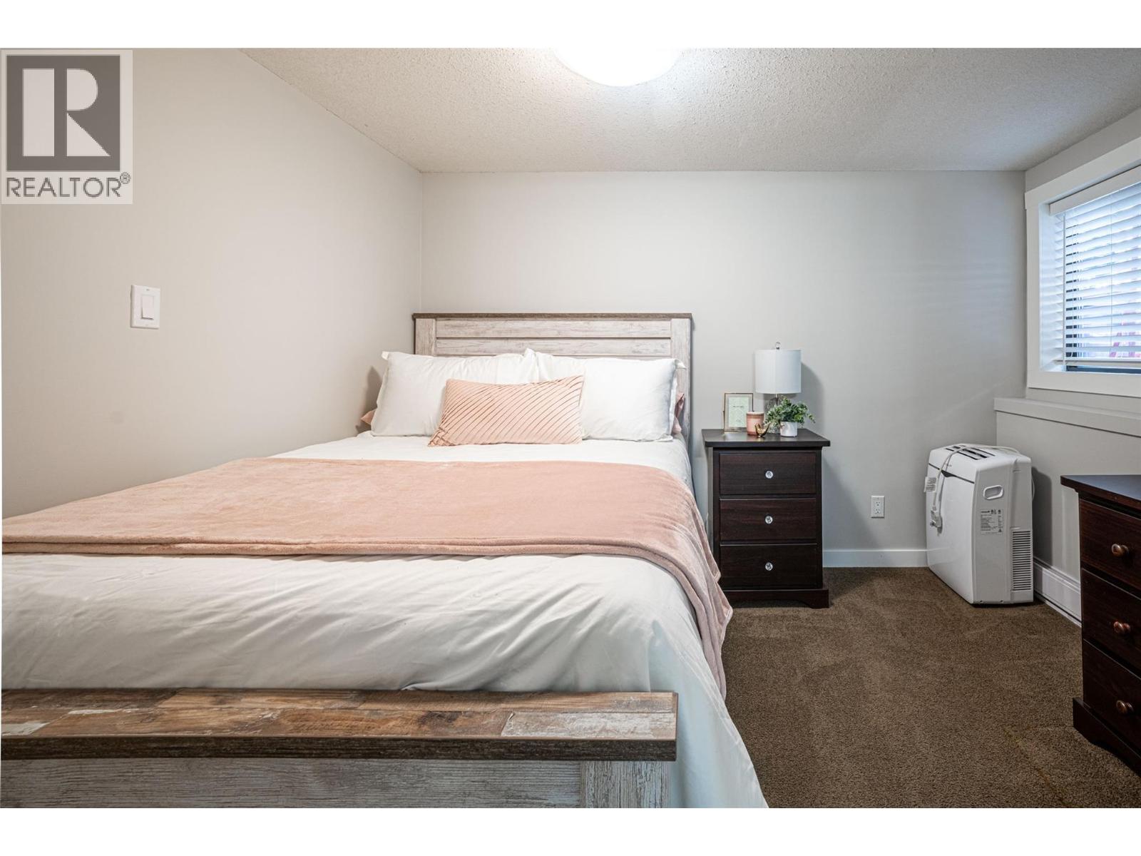 1204 42 Avenue - 55