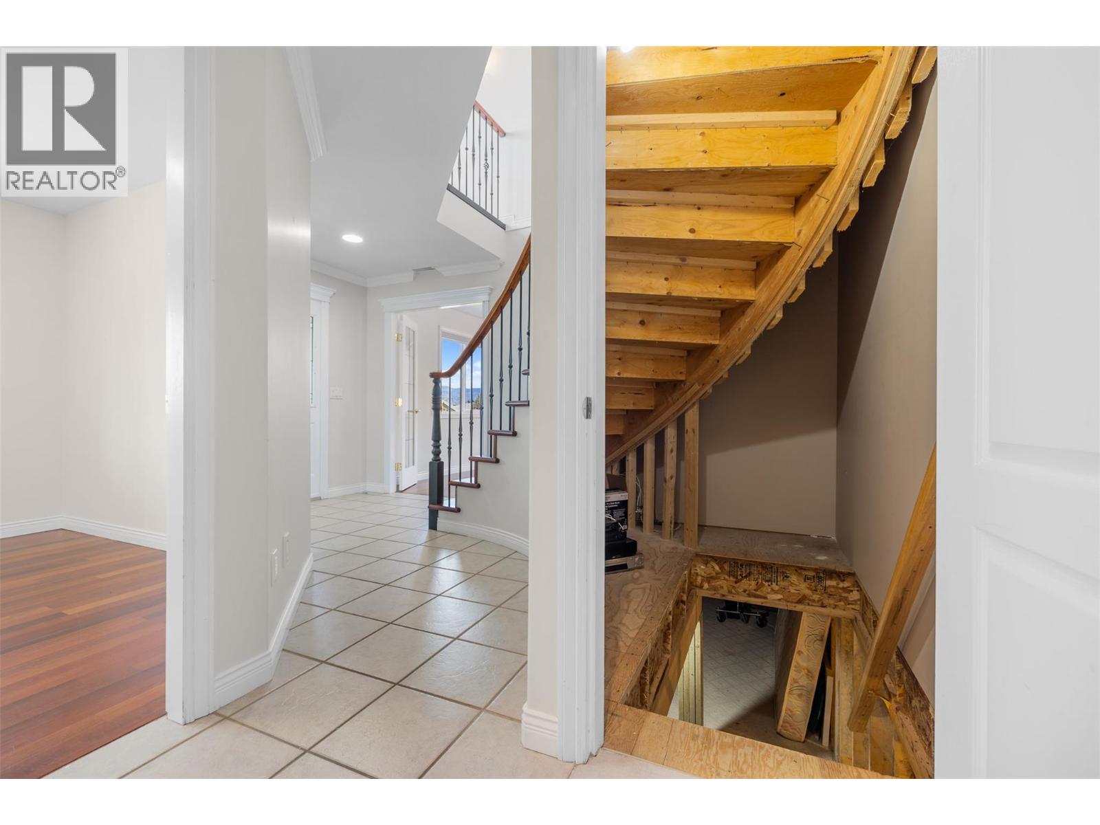 295 Raven Drive - 36