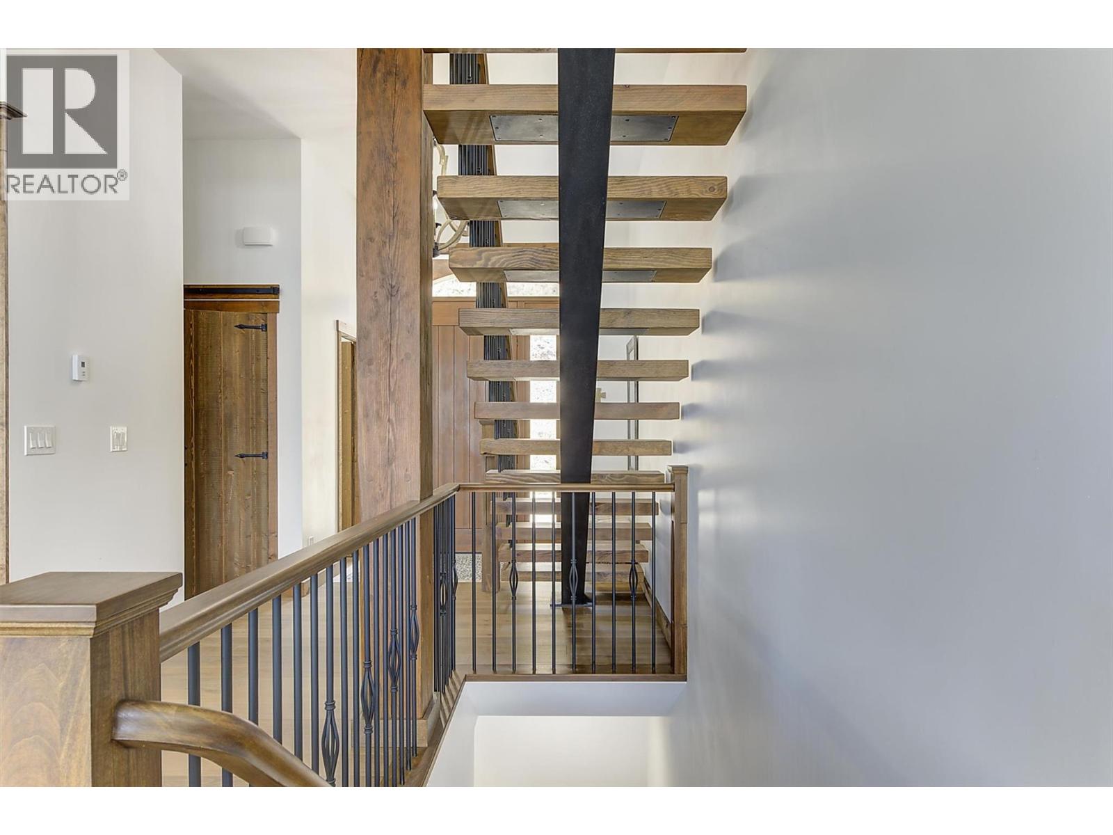 6121 Seymoure Lane, Peachland