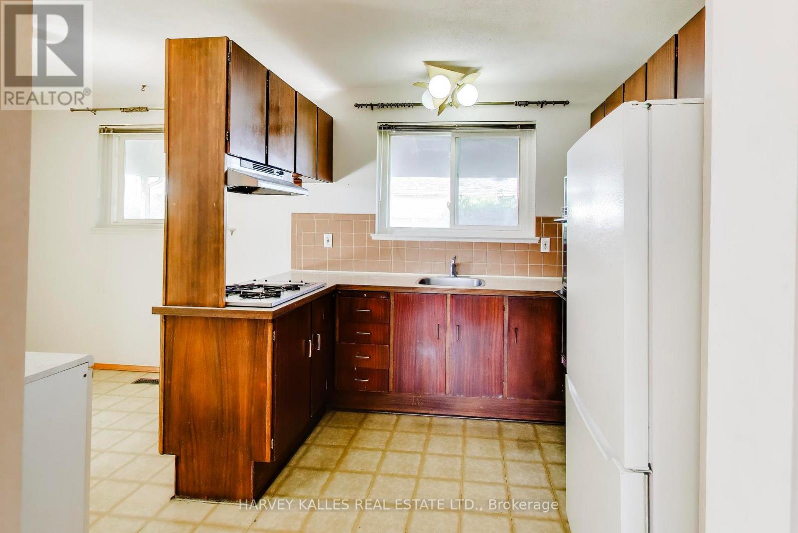 3760 WOODRUFF CRESCENT - 11