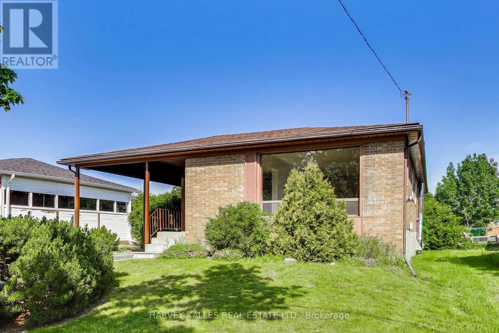 3760 WOODRUFF CRESCENT - 2