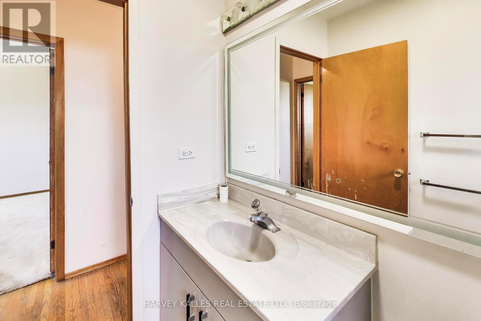 3760 WOODRUFF CRESCENT - 21