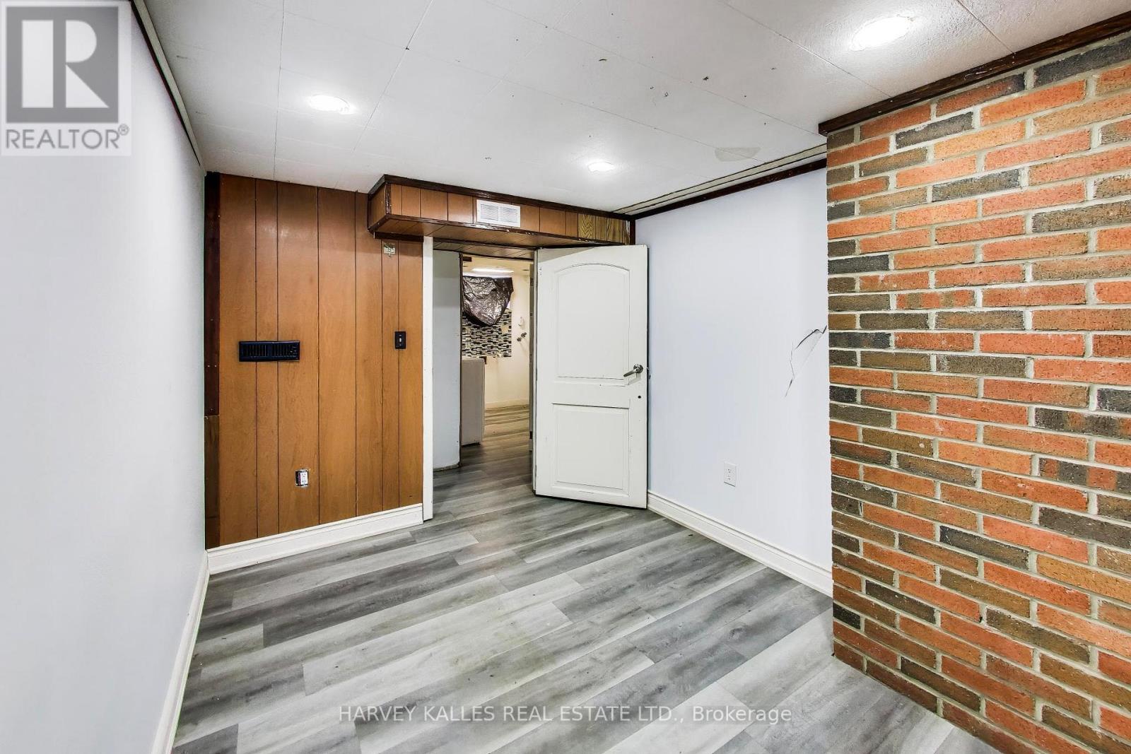 3760 WOODRUFF CRESCENT - 32