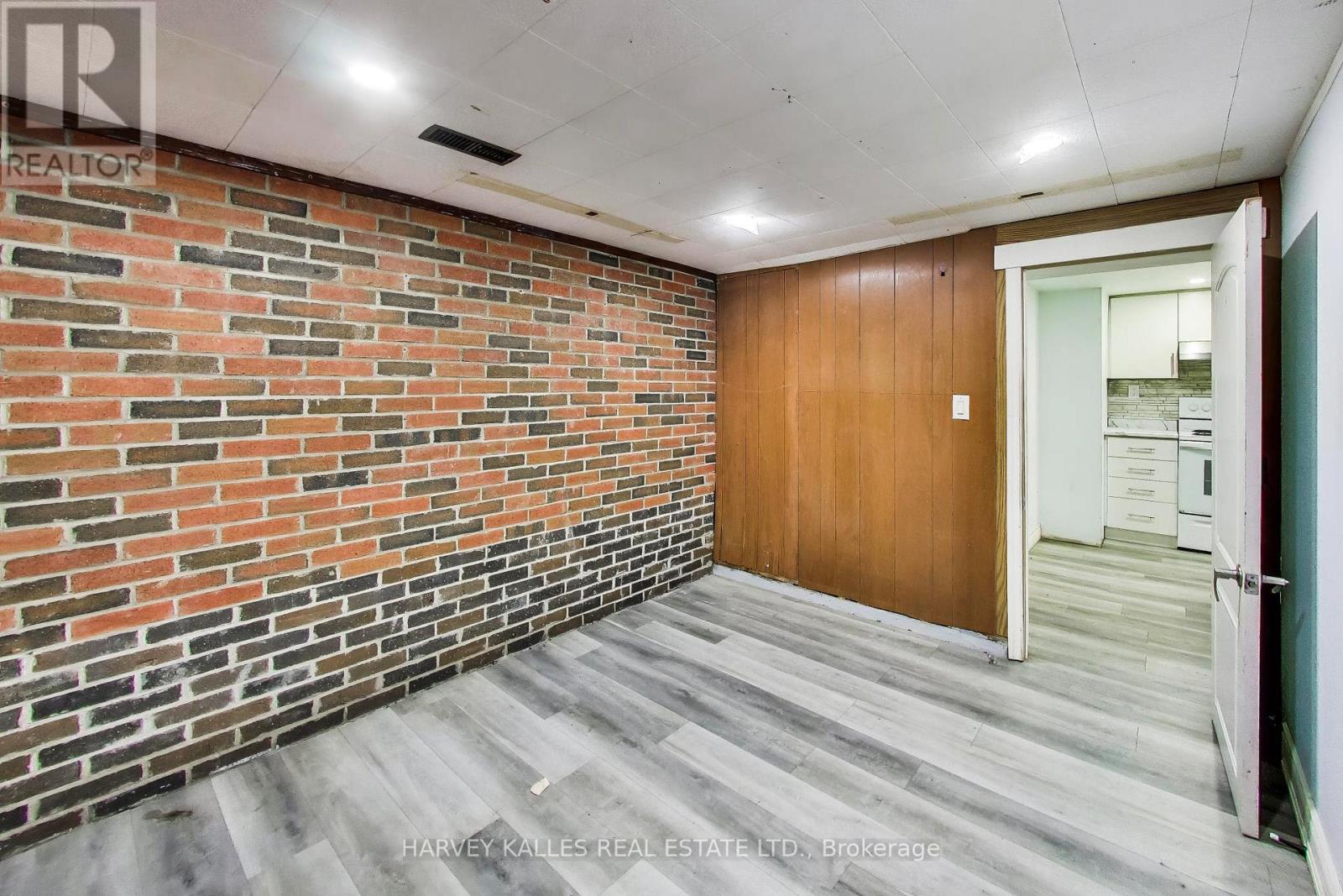 3760 WOODRUFF CRESCENT - 34