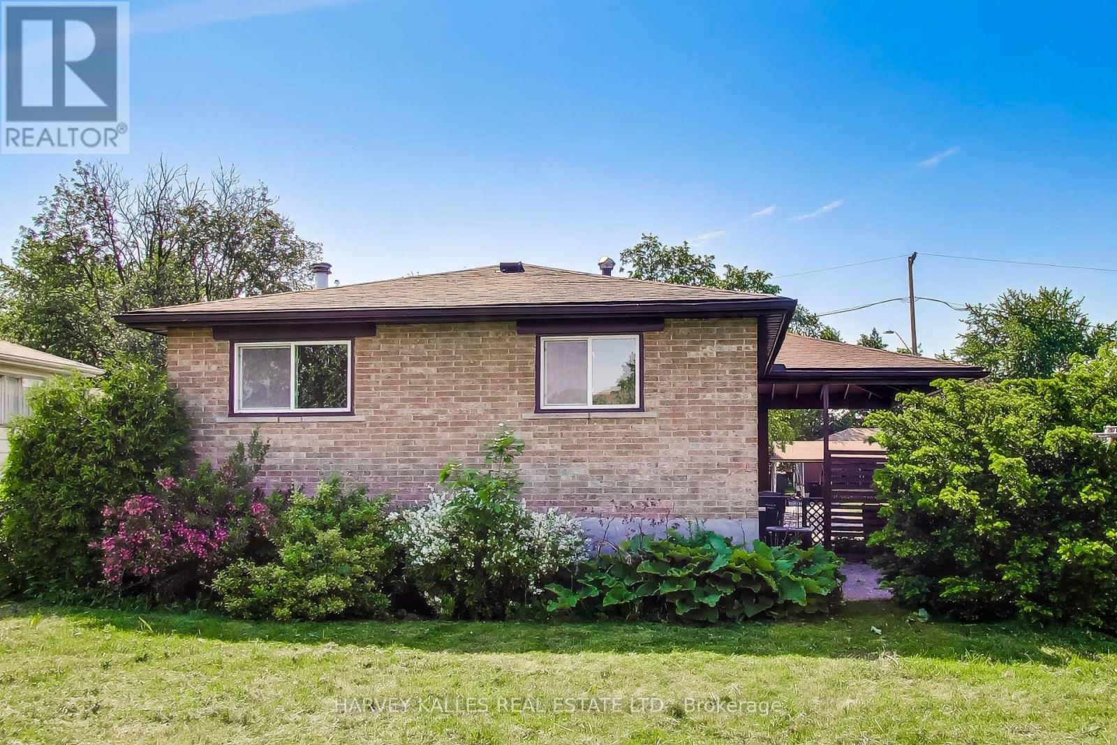 3760 WOODRUFF CRESCENT - 38