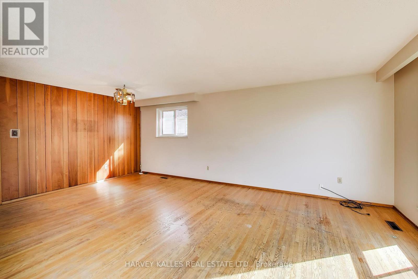 3760 WOODRUFF CRESCENT - 5
